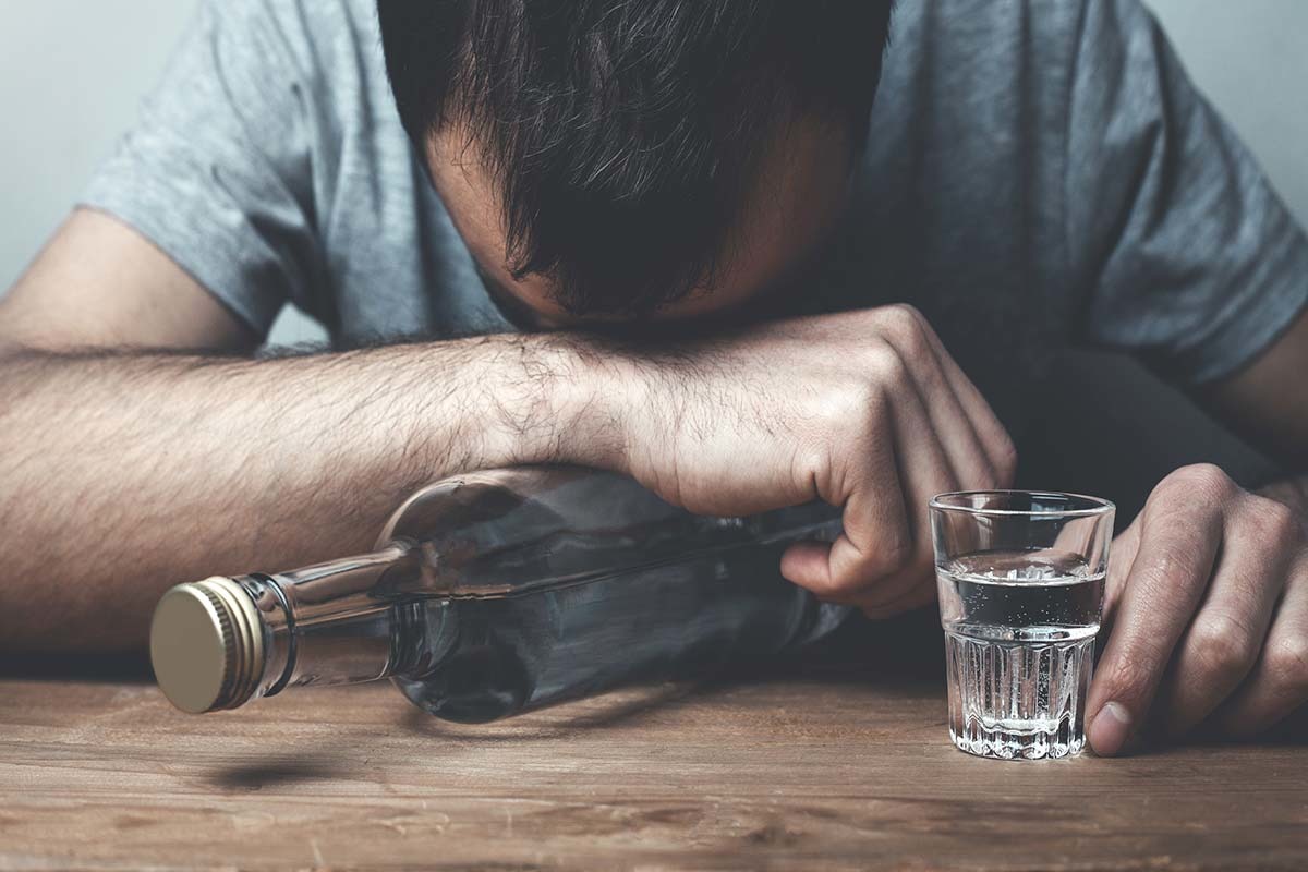 Алкоголізм: визначення, стадії залежності, ознаки, сучасні методи лікування